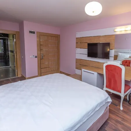 Tok Epik Готель