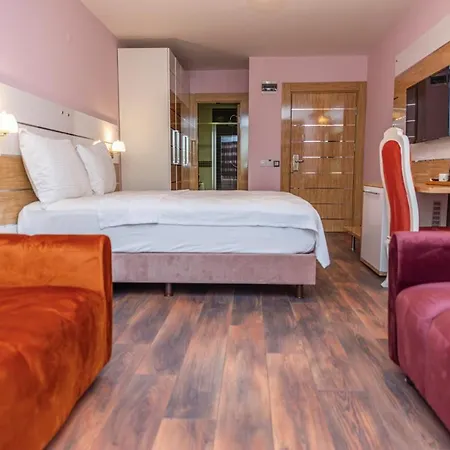 Tok Epik Готель *