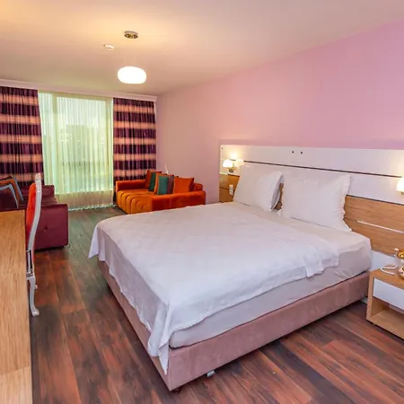 Tok Epik Готель Бурса